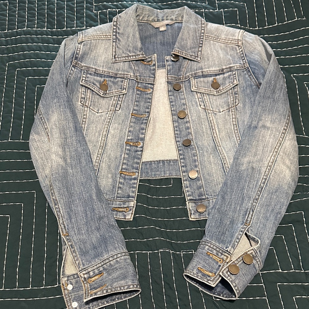 Cropped Light Blue Denim Jacket